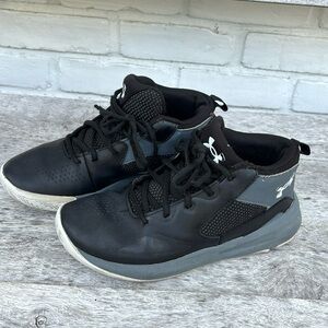 Under armour kids size 5.5 basketball shoes